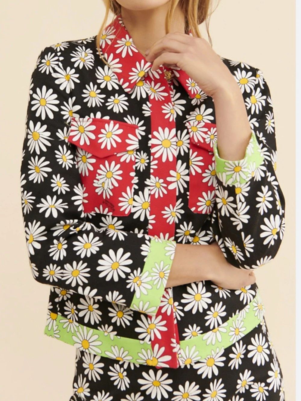 Boutique Moschino Daisy Daisy Jacket
AG17